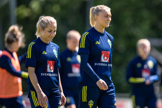 Felicia Saving och Beatrice Persson