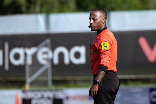 Assisterande domare Isaac Armel Yamuremye