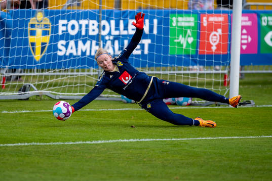 goalkeeper Hedvig Lindahl of Sweden