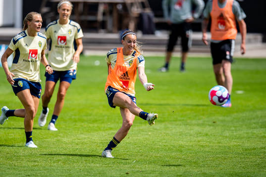 Kosovare Asllani of Sweden