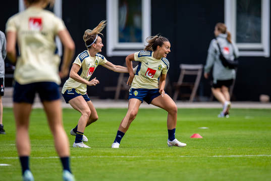 Kosovare Asllani and Johanna Rytting Kaneryd of Sweden
