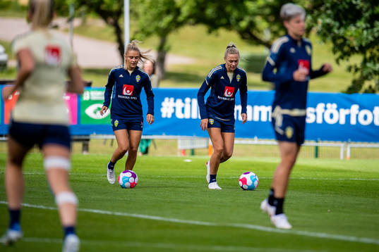 Amanda Nildén and Fridolina Rolfö of Sweden