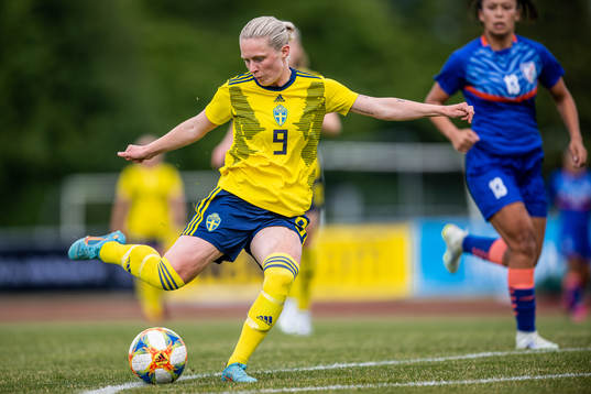 Emilia Larsson of Sweden