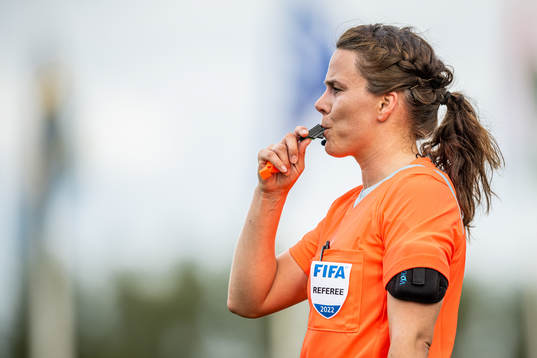 Referee Emilia Rodahl Torkelsen
