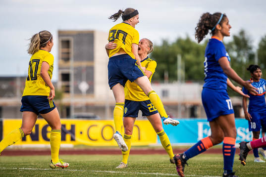Linn Vickius of Sweden celebrate with teammates