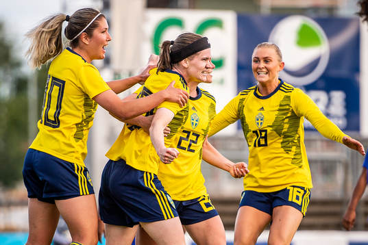 Linn Vickius of Sweden celebrate with teammates