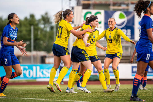 Linn Vickius of Sweden celebrate with teammates