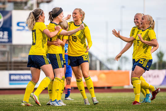 Linn Vickius of Sweden celebrate with teammates