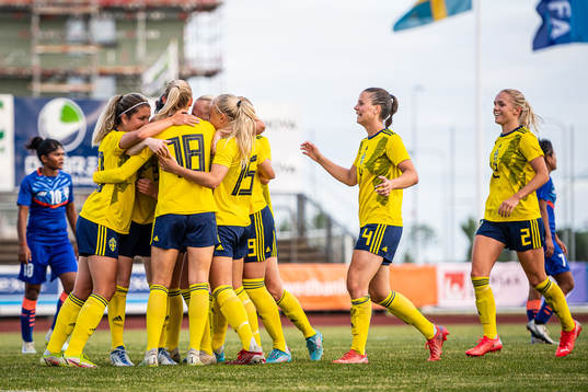 Linn Vickius of Sweden celebrate with teammates