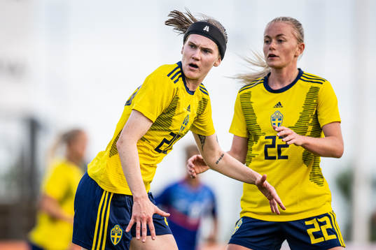 Linn Vickius and Zara Jönsson of Sweden