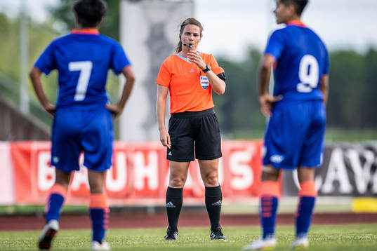 Referee Emilia Rodahl Torkelsen