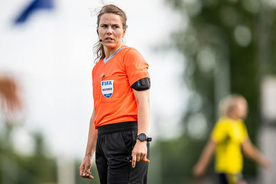 Referee Emilia Rodahl Torkelsen