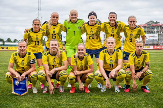 Players of Sweden (From top left Felicia Saving, Alva