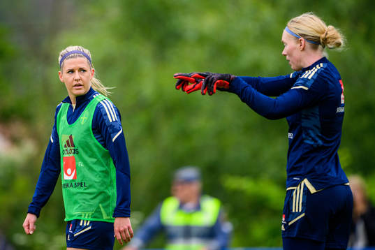 Olivia Schough and goalkeeper Hedvig Lindahl