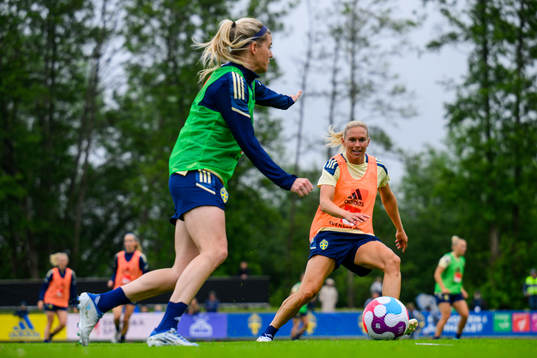 Olivia Schough and Jonna Andersson