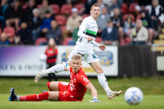 GAIS Julius Lindberg med ett avslut mot Ljungskiles