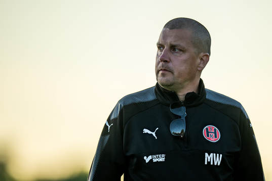 Hittarps assisterande tränare Mikael Wickander deppar