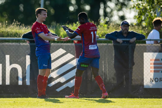 Höganäs Erik Kronholm och Oke Akpoveta jublar