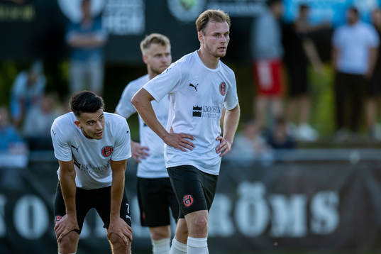 Hittarps Teddy Bermudez och Emil Rydström deppar