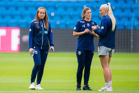 Guro Reiten, Maren Nævdal Mjelde and Maria Thorisdottir