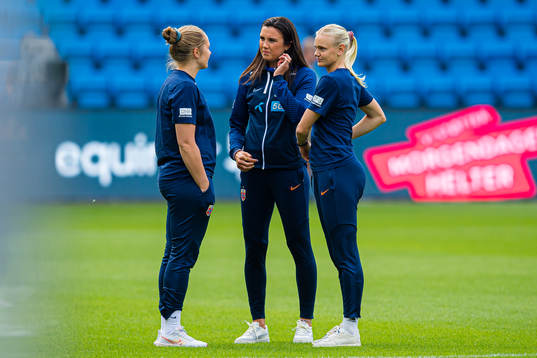 Ingrid Syrstad Engen and Karina Sævik of Norway