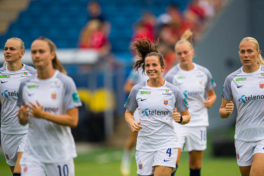 Tuva Hansen of Norway warms up