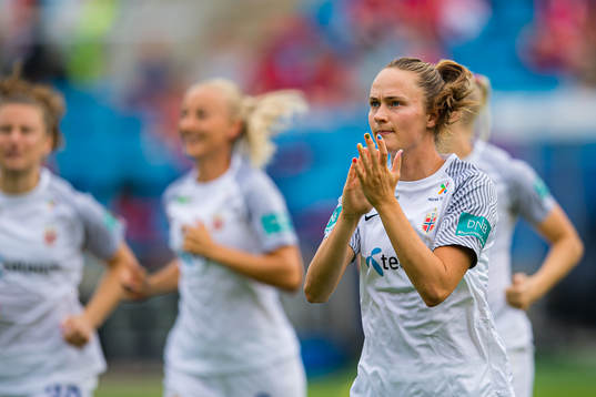 Caroline Graham Hansen of Norway warms up