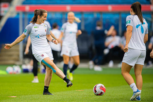 Tuva Hansen of Norway warms up