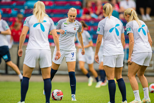 Karina Sævik of Norway warms up