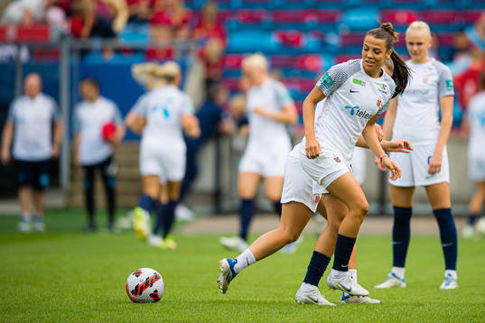 Celin Bizet Ildhusøy of Norway warms up