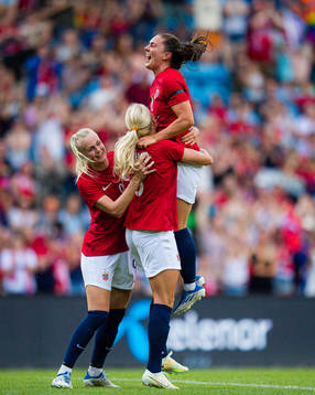 Guro Bergsvand of Norway celebrates