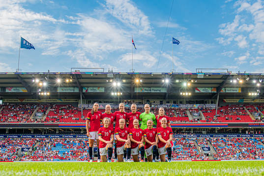 The starting eleven of Norway, from the top left; Ingrid