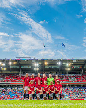The starting eleven of Norway, from the top left; Ingrid