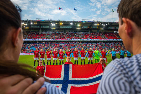 Ada Martine Stolsmo Hegerberg, Synne Skinnes Hansen, Frida