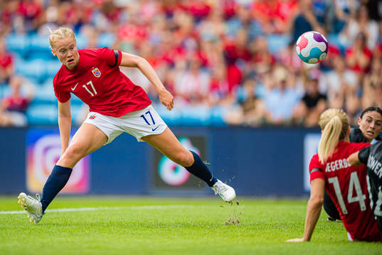 Julie Blakstad of Norway missing a chance to score