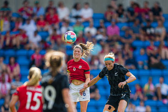 Maren Nævdal Mjelde of Norway and Hannah Wilkinson of New