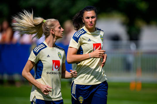 Sofia Jakobsson and goalkeeper Zecira Musovic