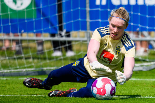 Goalkeeper Hedvig Lindahl