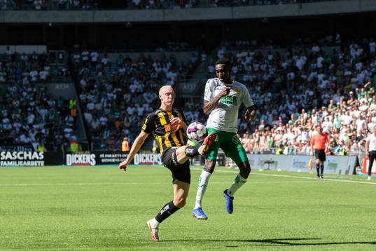 Häckens Valgeir Fridriksson och Hammarbys Bubacarr Trawally