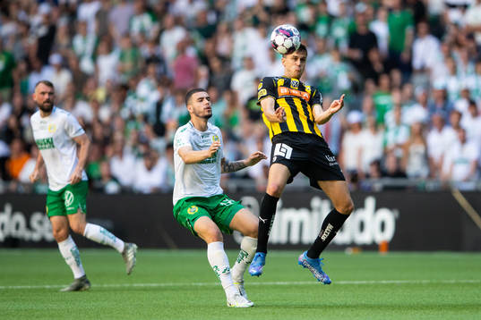 Hammarbys Edvin Kurtulus och Häckens Alexander Jeremejeff