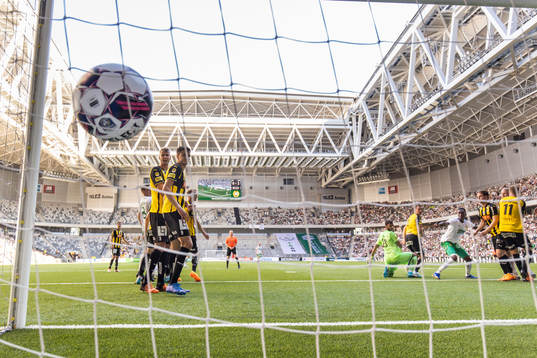 Hammarbys Bubacarr Trawally nickar in 1-2 för Hammarbys
