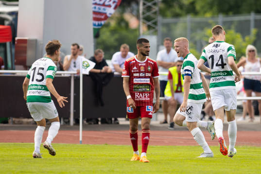 Västerås SKs Simon Johansson jublar med lagkamrater