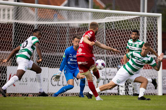 Skövde AIKs Jack Cooper Lover och Västerås SKs målvakt