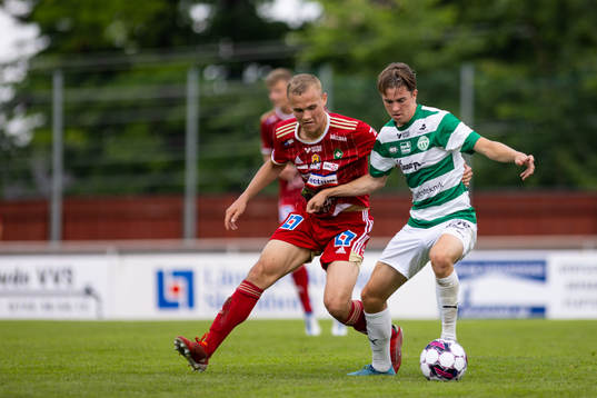 Skövde AIKs Gustav Friberg och Västerås SKs Max Larsson