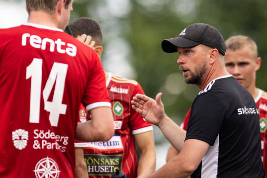 Skövde AIKs tränare Tobias Linderoth