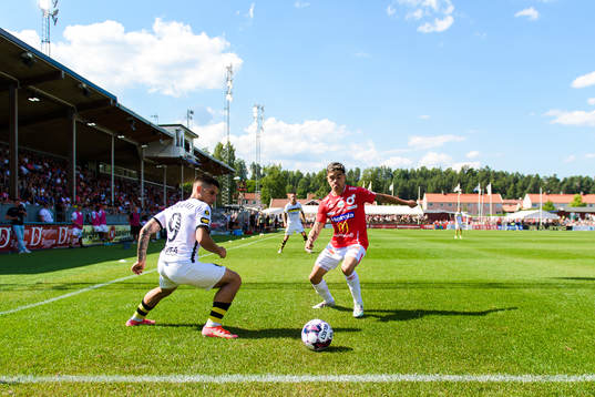 s Nicolas Stefanelli och Degerfors Diego Campos