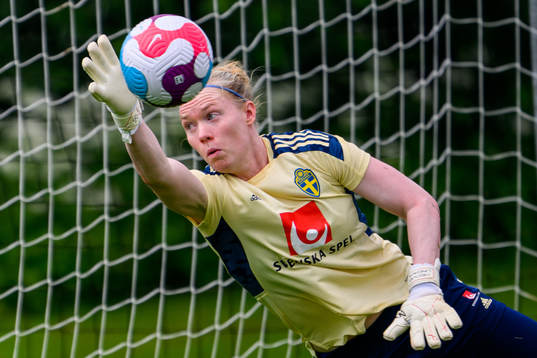 Goalkeeper Hedvig Lindahl