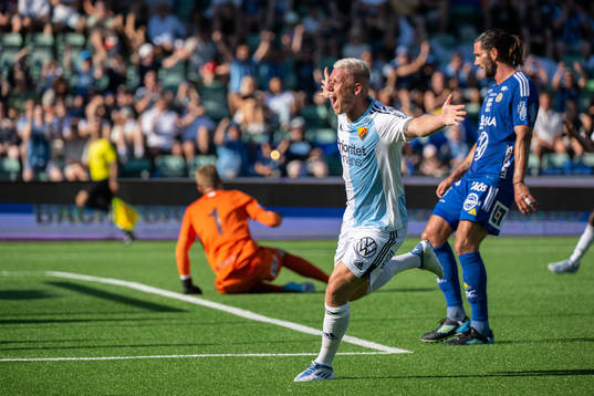 Djurgårdens Victor Edvardsen jublar