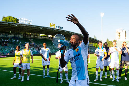Djurgårdens Amadou Doumbouya jublar