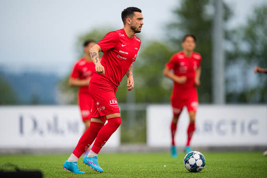 Niklas Fernando Nygaard Castro of Brann warms up